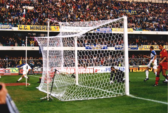 Stagione 1996-97: Zanetti segna il gol partita al Verona. Dfp